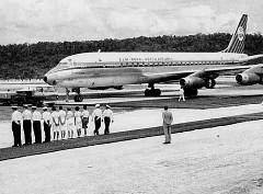 Eerste DC-8 op Mokmer eind 1960
