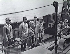 Japanners in Manokwari, rechtvoor commandant Suzuki