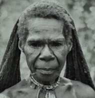 het gevecht gaat om Papua-vrouw uit Biak 