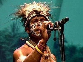 Zingende Papua op festival