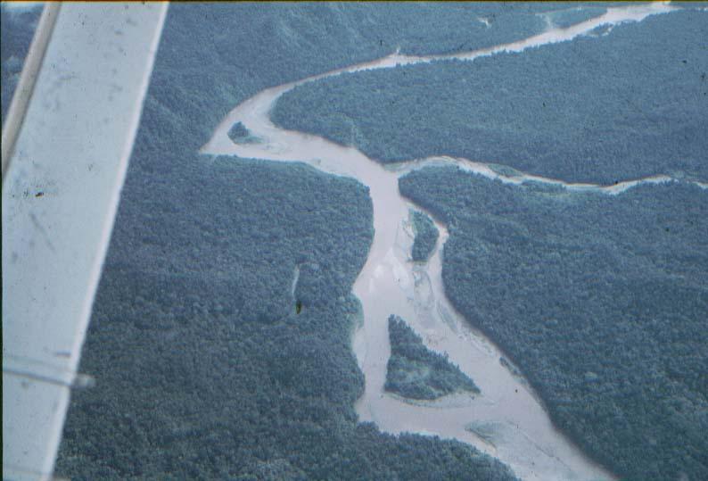 BD/37/27 - 
Mamberamo-rivier (?) vanuit de lucht
