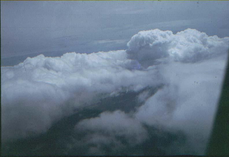 BD/37/43 - 
Vliegen tussen de wolken
