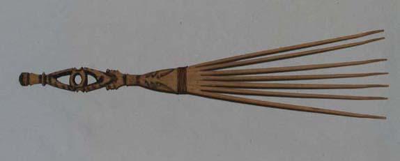 EA/67/22 - 
haircomb 
