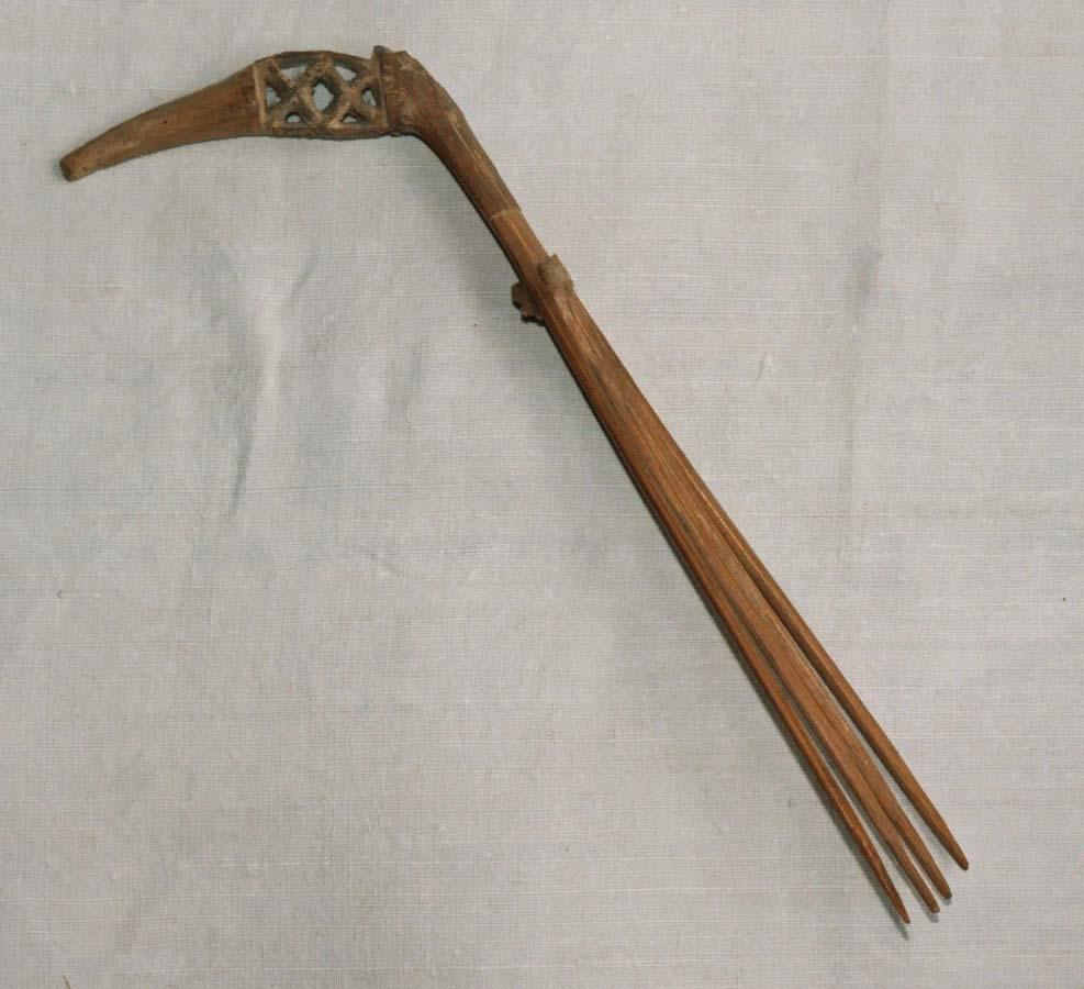 EA/117/1 - 
haircomb
