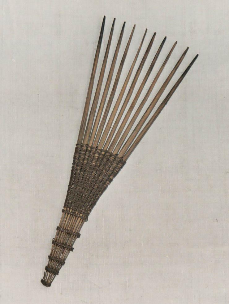 EA/96/10 - 
haircomb
