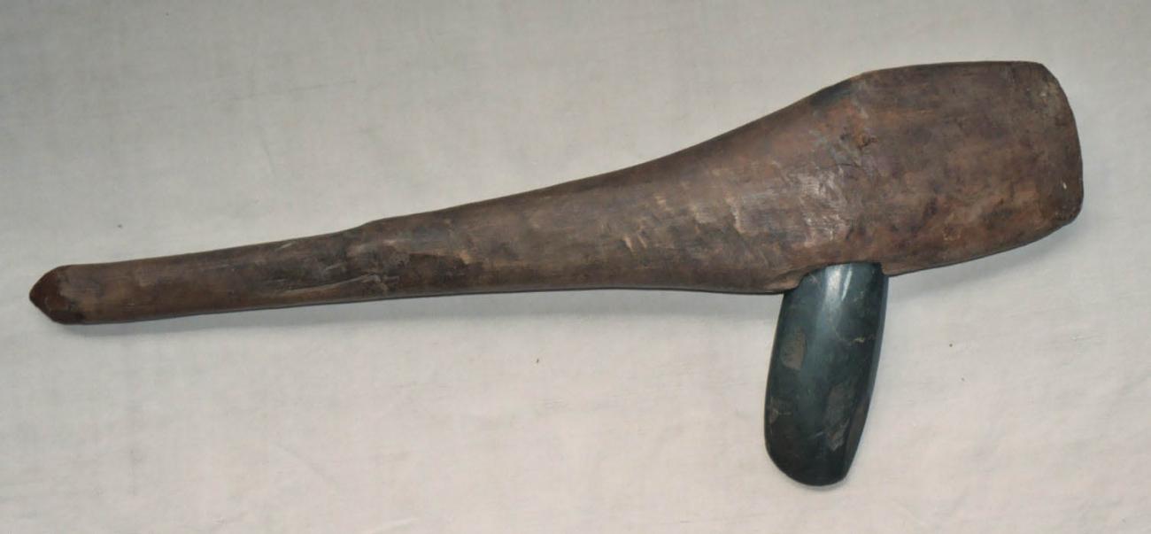 EA/96/4 - 
axe
