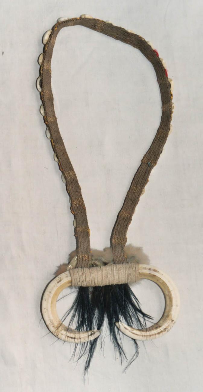 EA/96/7 - 
neck ornament 
