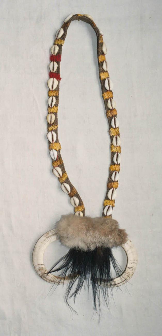 EA/96/7 - 
neck ornament 
