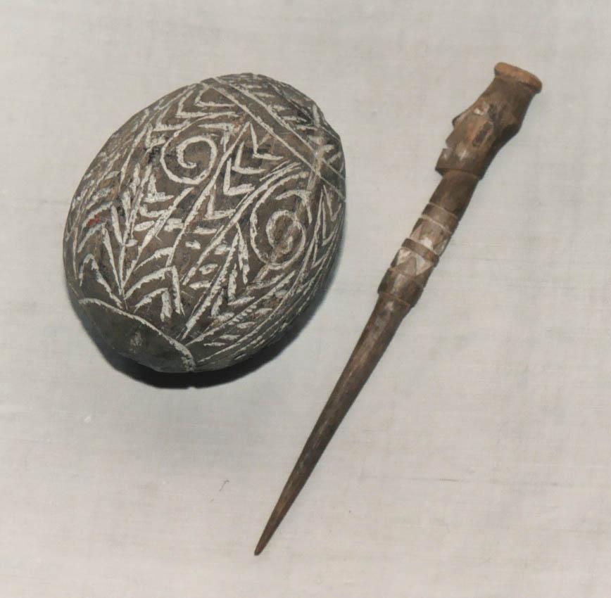EA/96/8 - 
lime container and licking stick 
