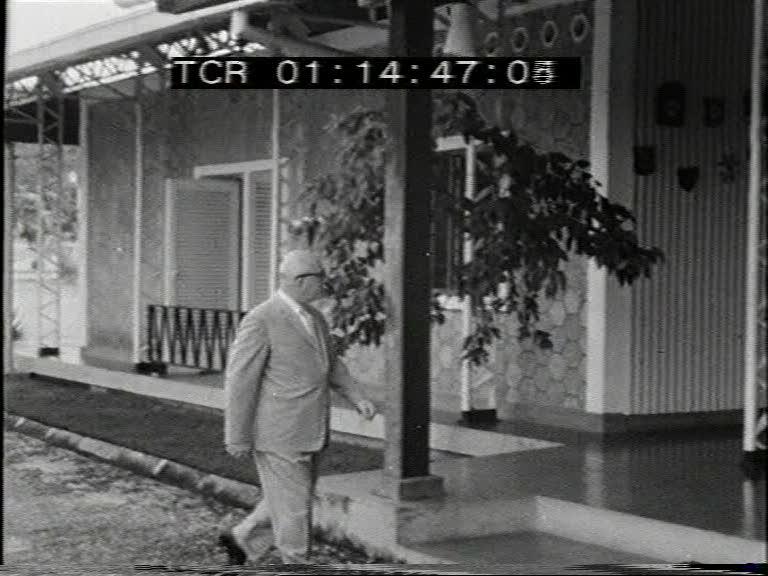 FI/1200/88 -
Reportage Anthony van Kampen 1: Installatie van de Nieuw-Guinea Raad