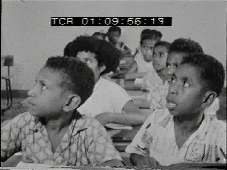 FI/1200/88 -
Reportage Anthony van Kampen 1: Installatie van de Nieuw-Guinea Raad