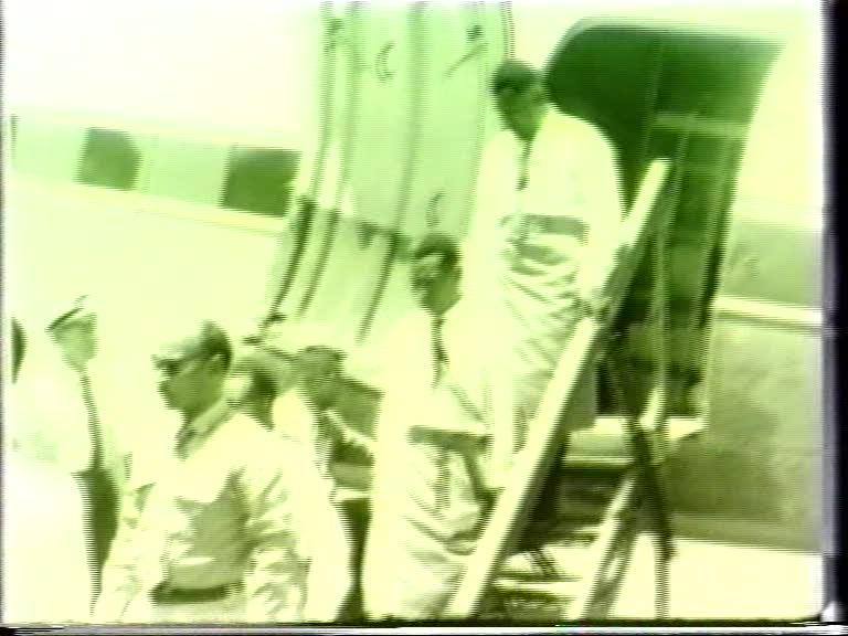 FI/1200/122 -
Parlementaire delegatie in Nieuw-Guinea