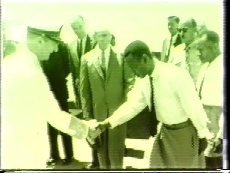 FI/1200/122 -
Parlementaire delegatie in Nieuw-Guinea
