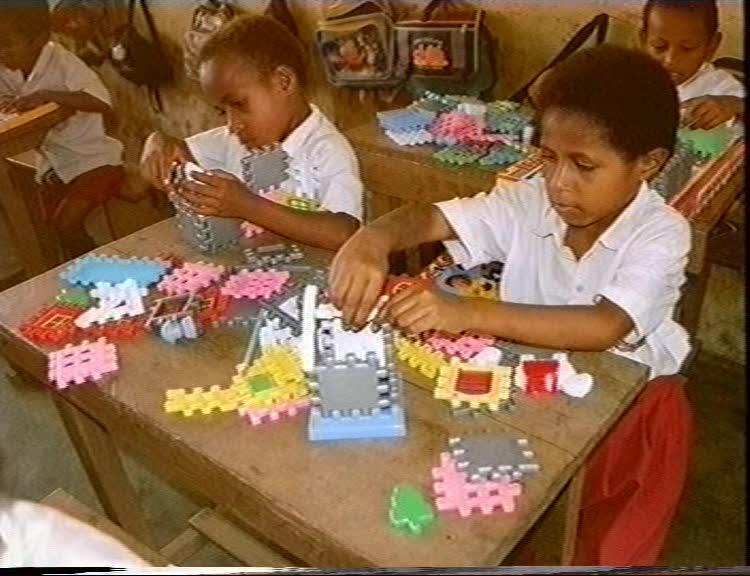 FI/1200/126 -
Papua's tussen eergisteren en morgen