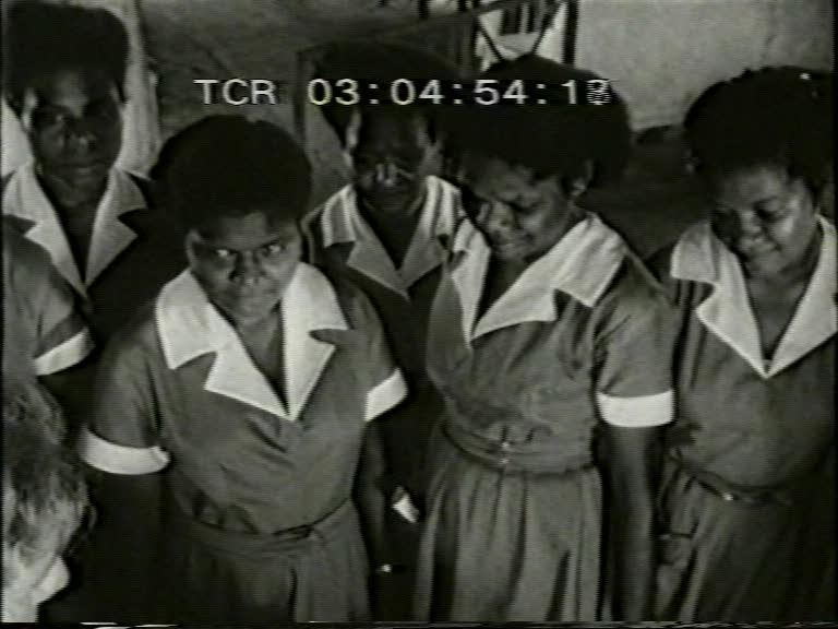 FI/1200/146 -
Nieuw-Guinea Kroniek 8: Onderwijs aan de inheemse bevolking