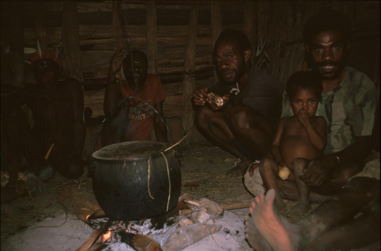 BD/166/110 -
Child with pot