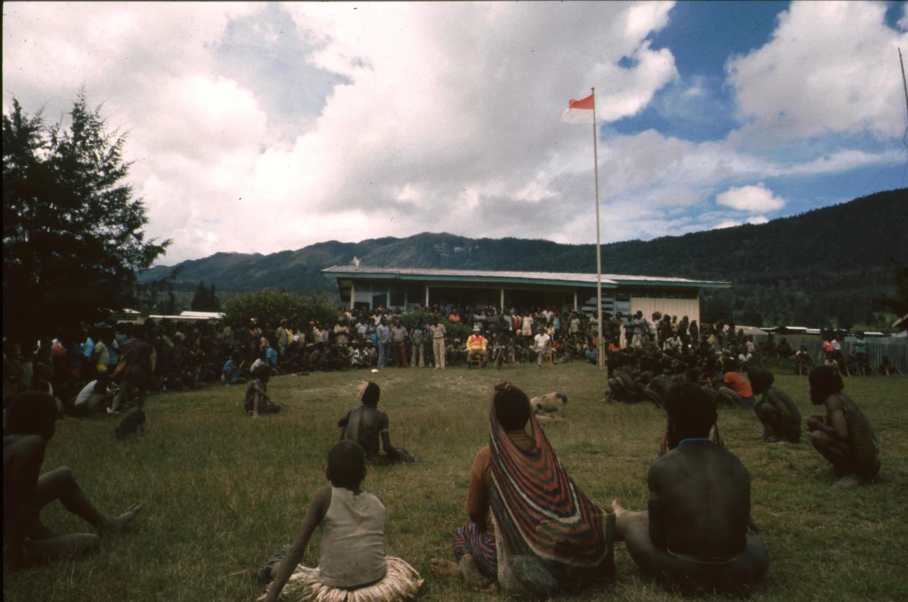 BD/166/194 -
Village gathering