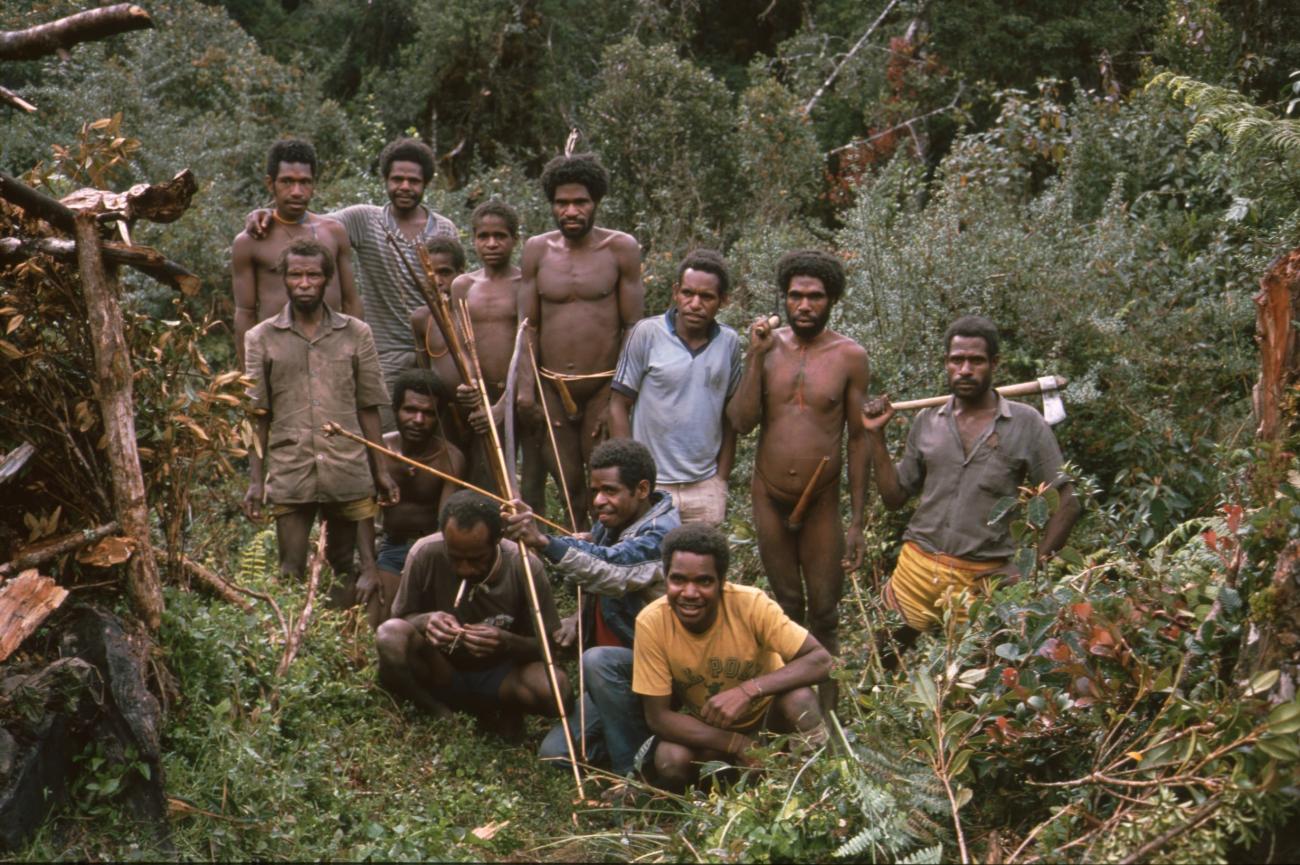 BD/166/1 -
Group portrait Papuans