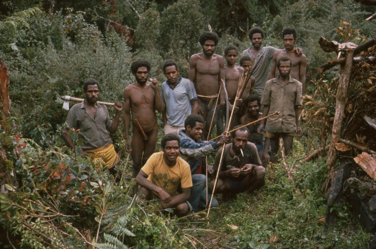 BD/166/1 -
Group portrait Papuans