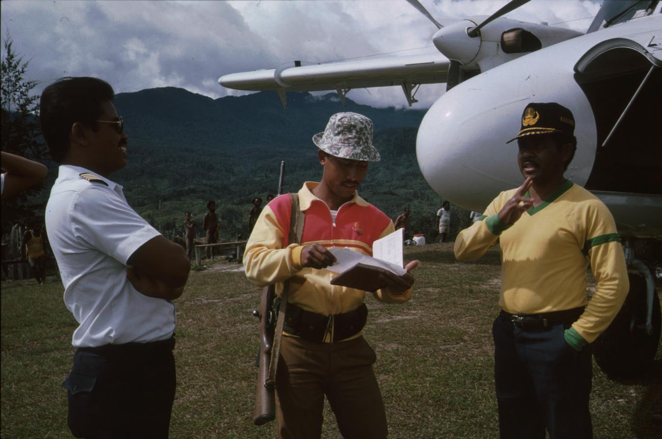 BD/166/222 -
Three men in front of a plane 2