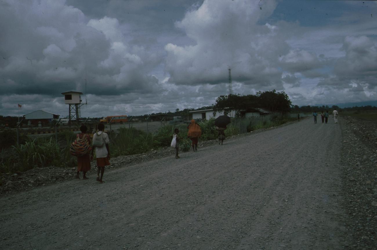 BD/166/228 -
The road next to the airport