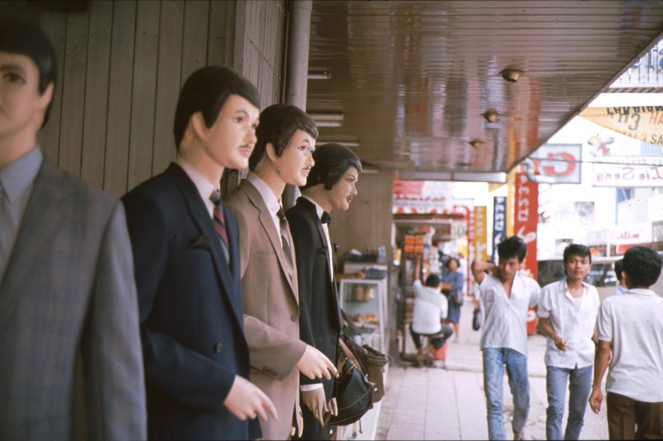 BD/166/267 -
Mannequins in line