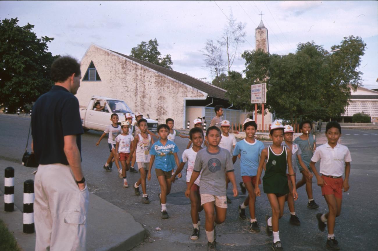 BD/166/268 -
School children turning right