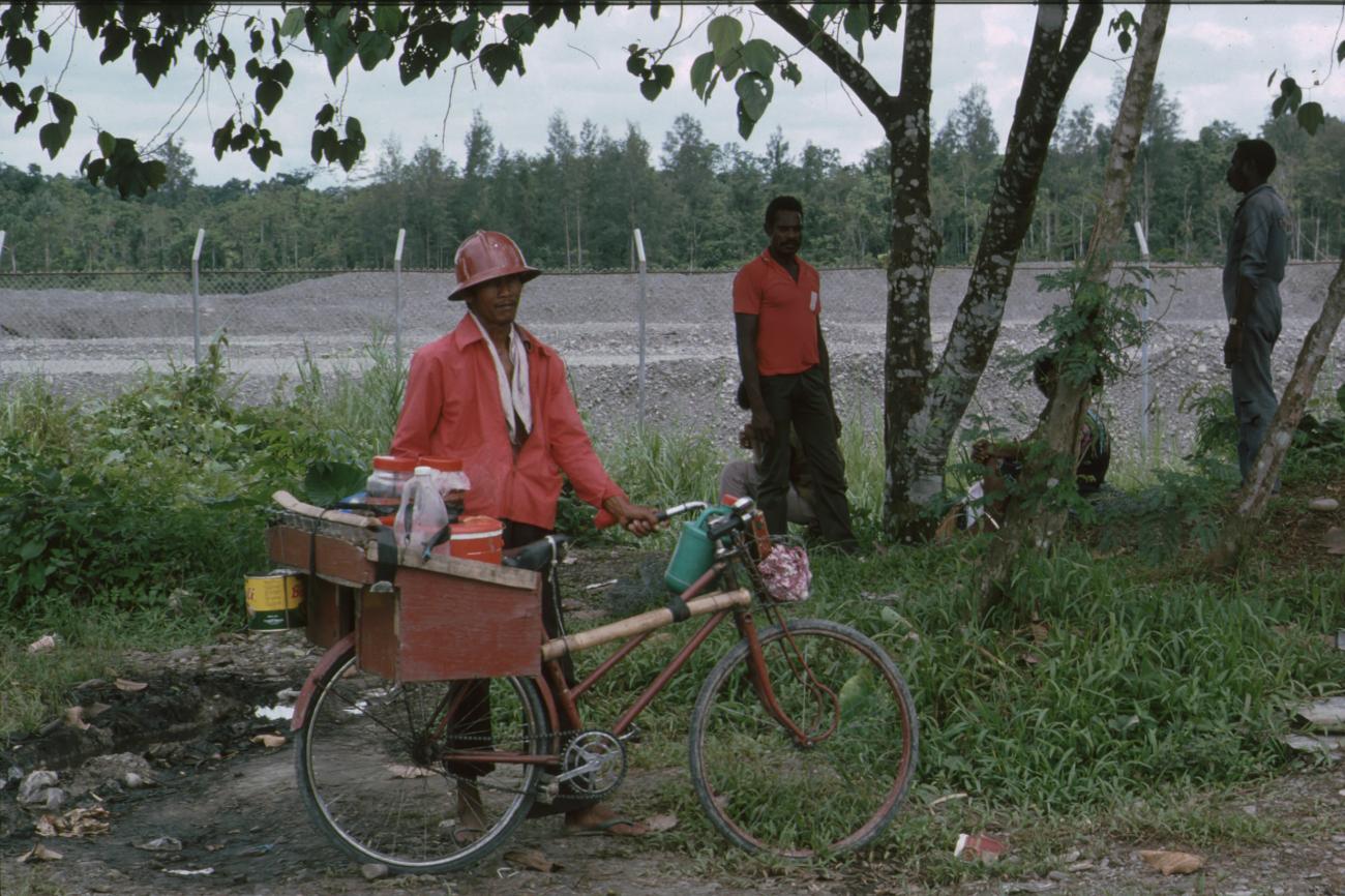 BD/166/296 -
Vendor by bike