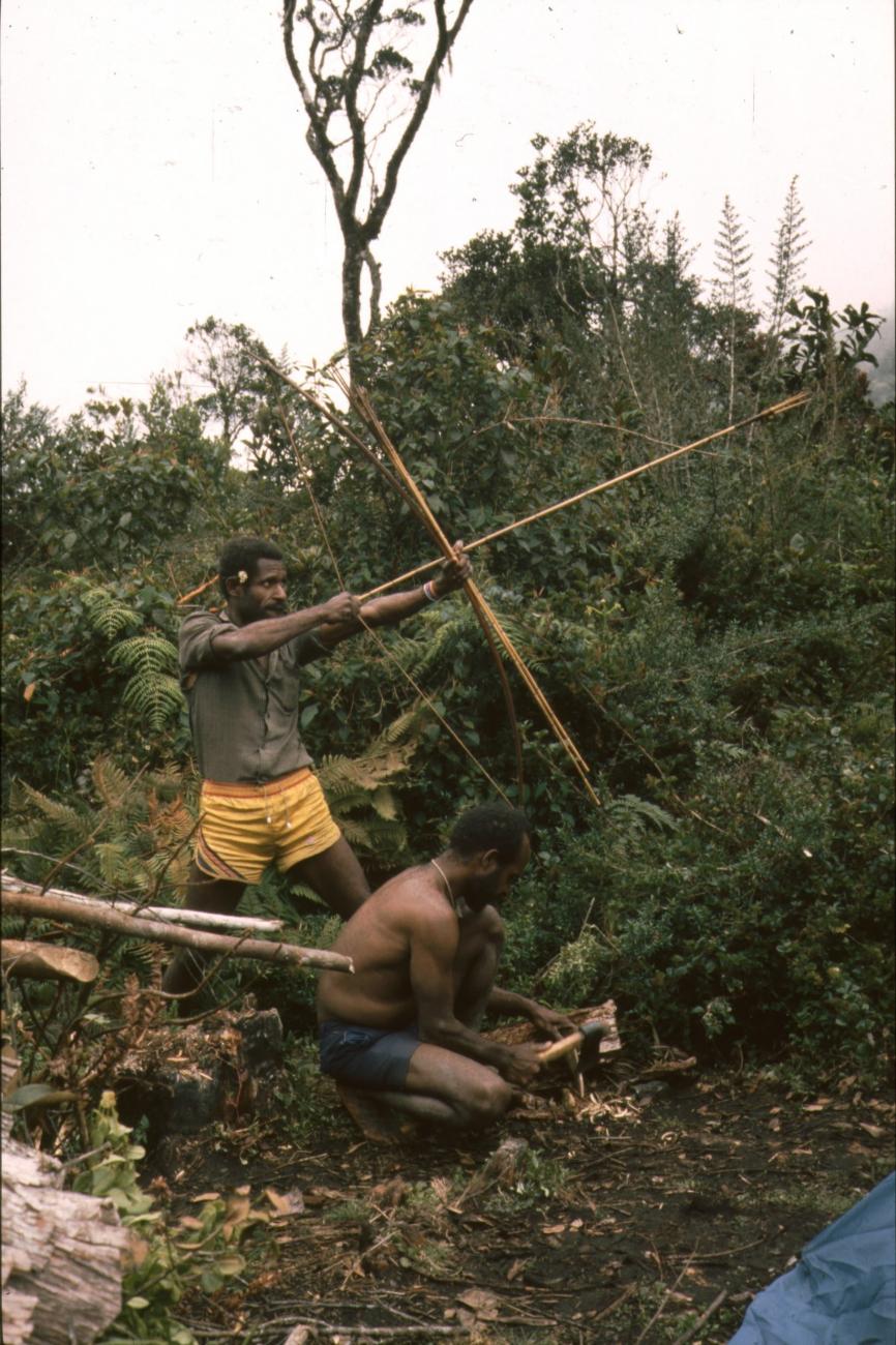 BD/166/2 - 
Portrait from two men with hunting tools
