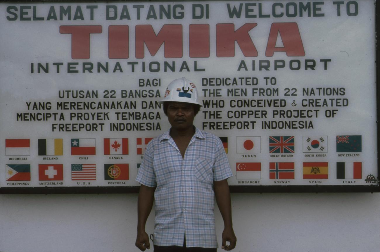 BD/166/302 -
Welcome sign at Timika airport