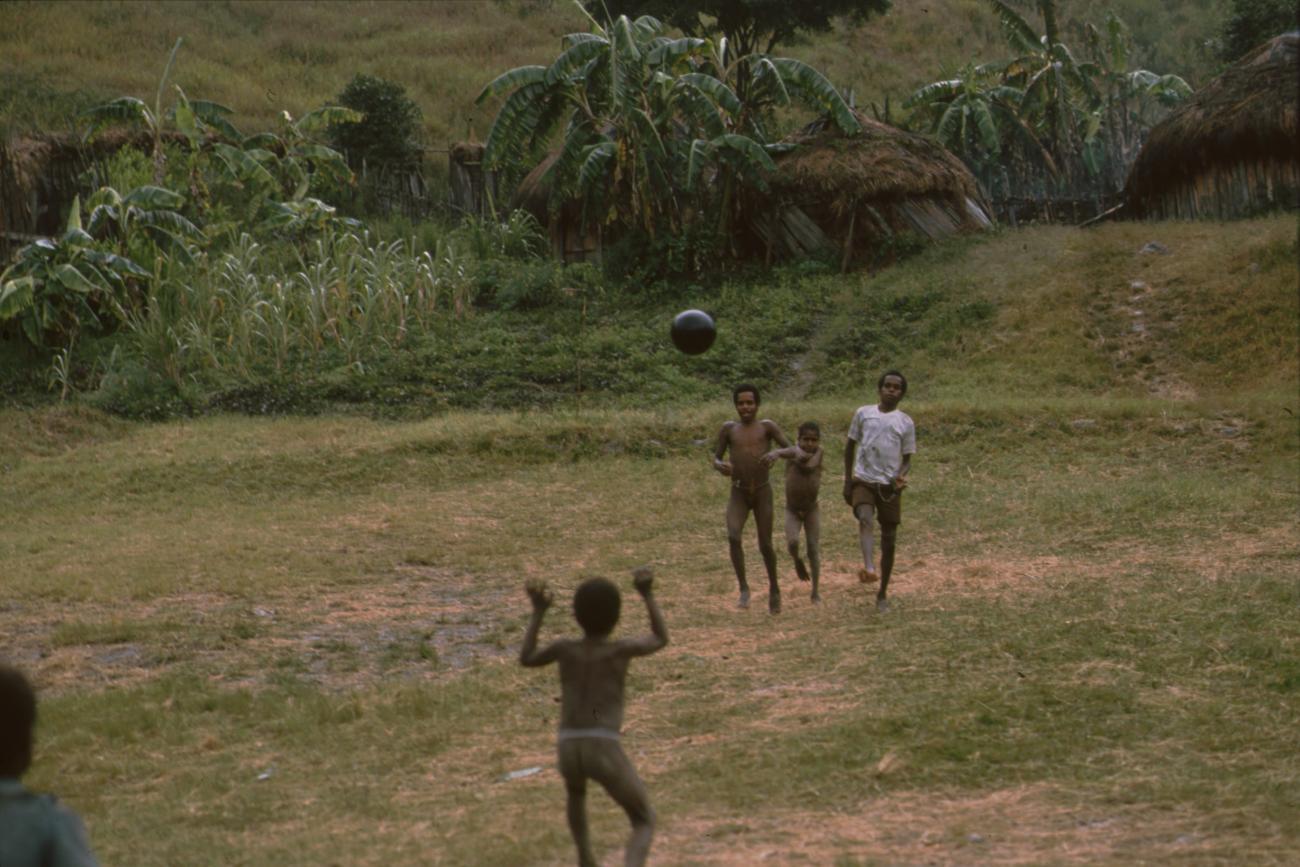 BD/166/357 -
Children playing with a ball
