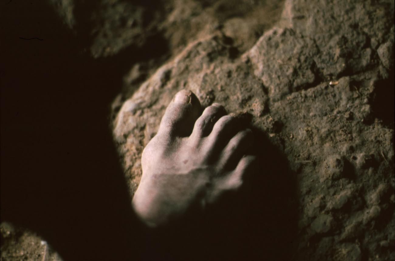 BD/166/383 -
A Papua man's feet