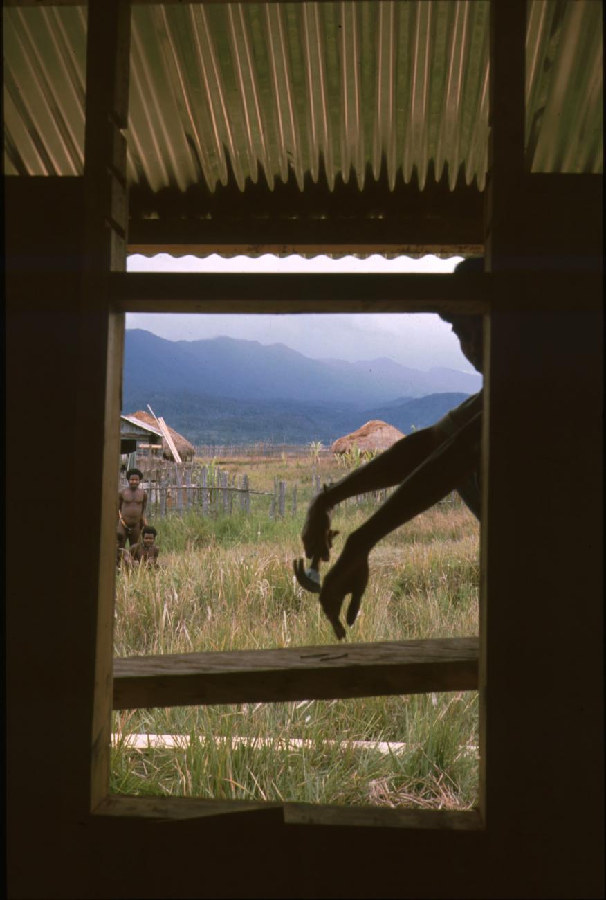 BD/166/38 - 
See-through from opening in cabin
