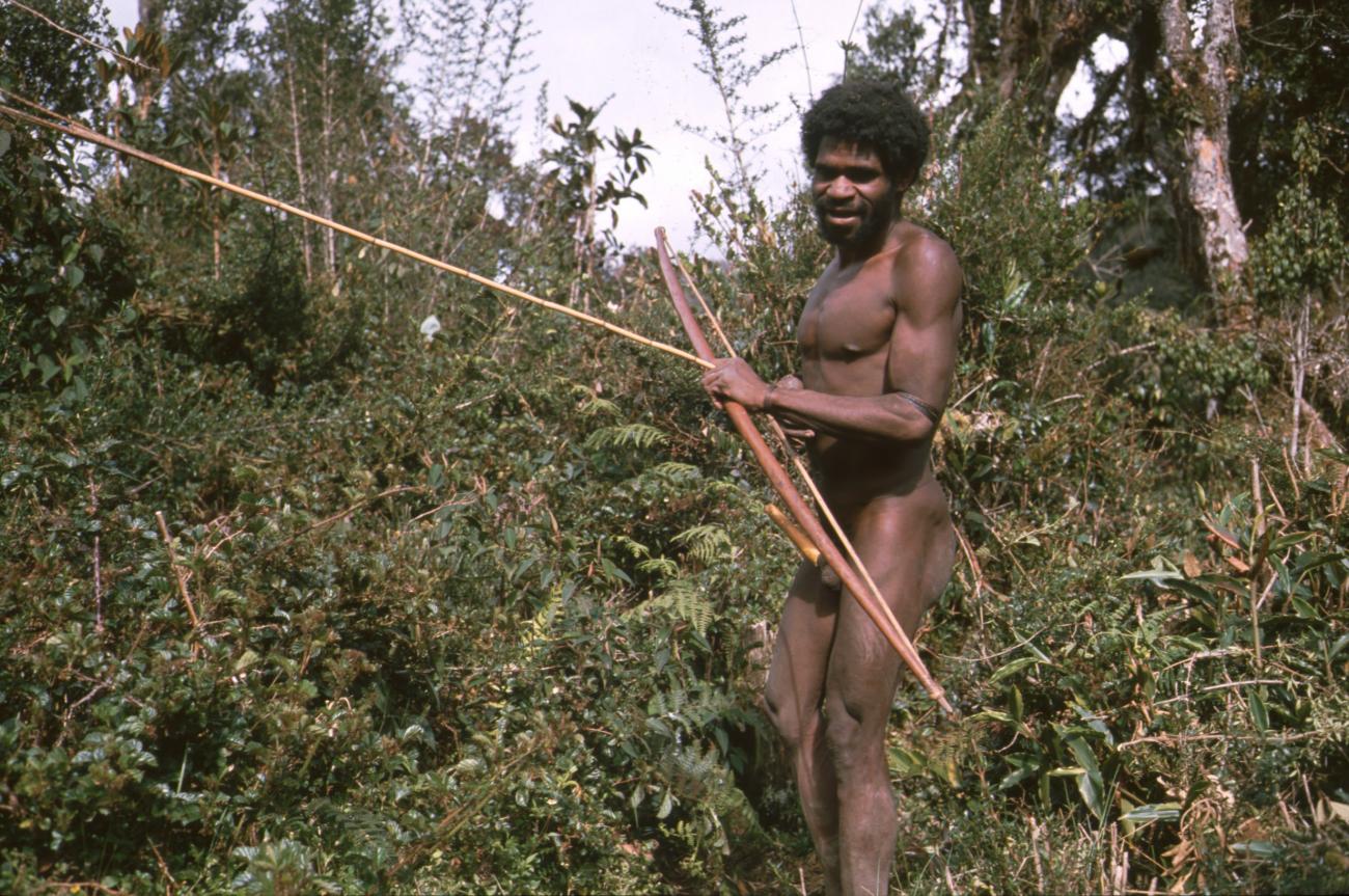 BD/166/3 -
Papua portrait in traditional hunting attire