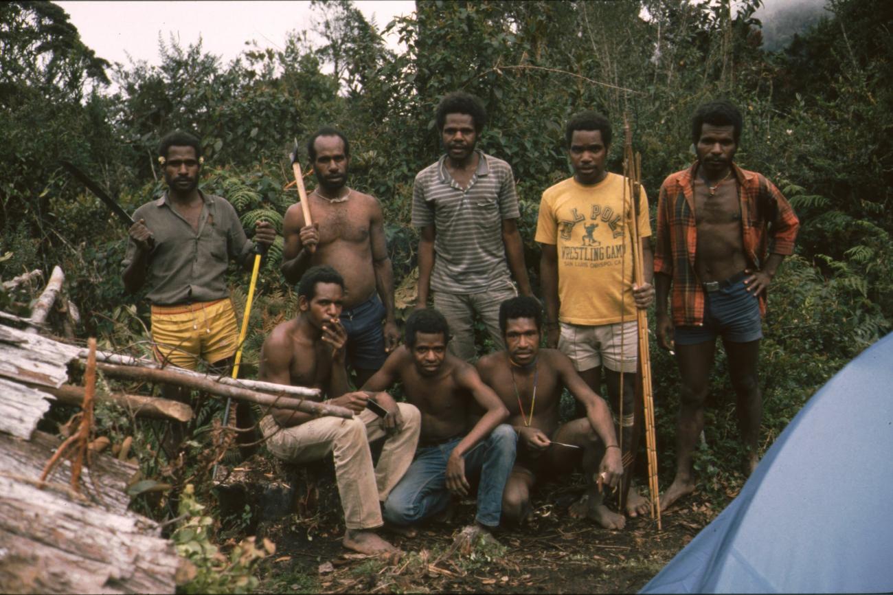 BD/166/4 -
Group portrait of men in garden