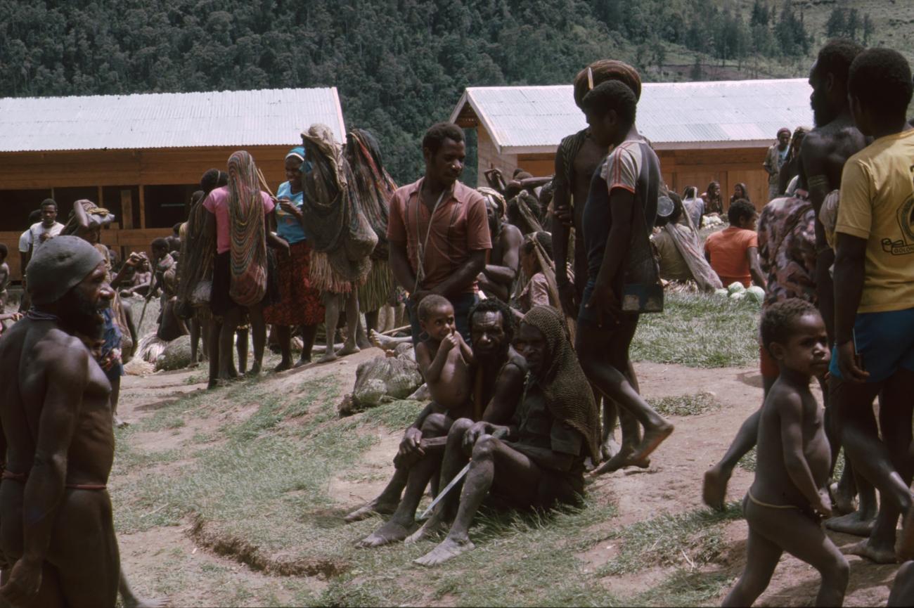 BD/166/61 -
Groups of people in the market
