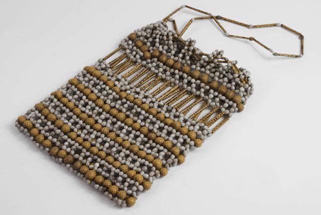 EA/253/9 - 
beaded bag
