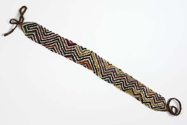 EA/256/13 - 
headband
