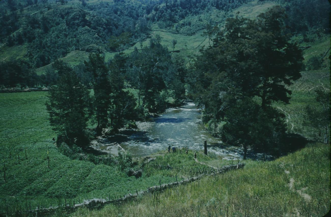 BD/209/1012 -
People next to river