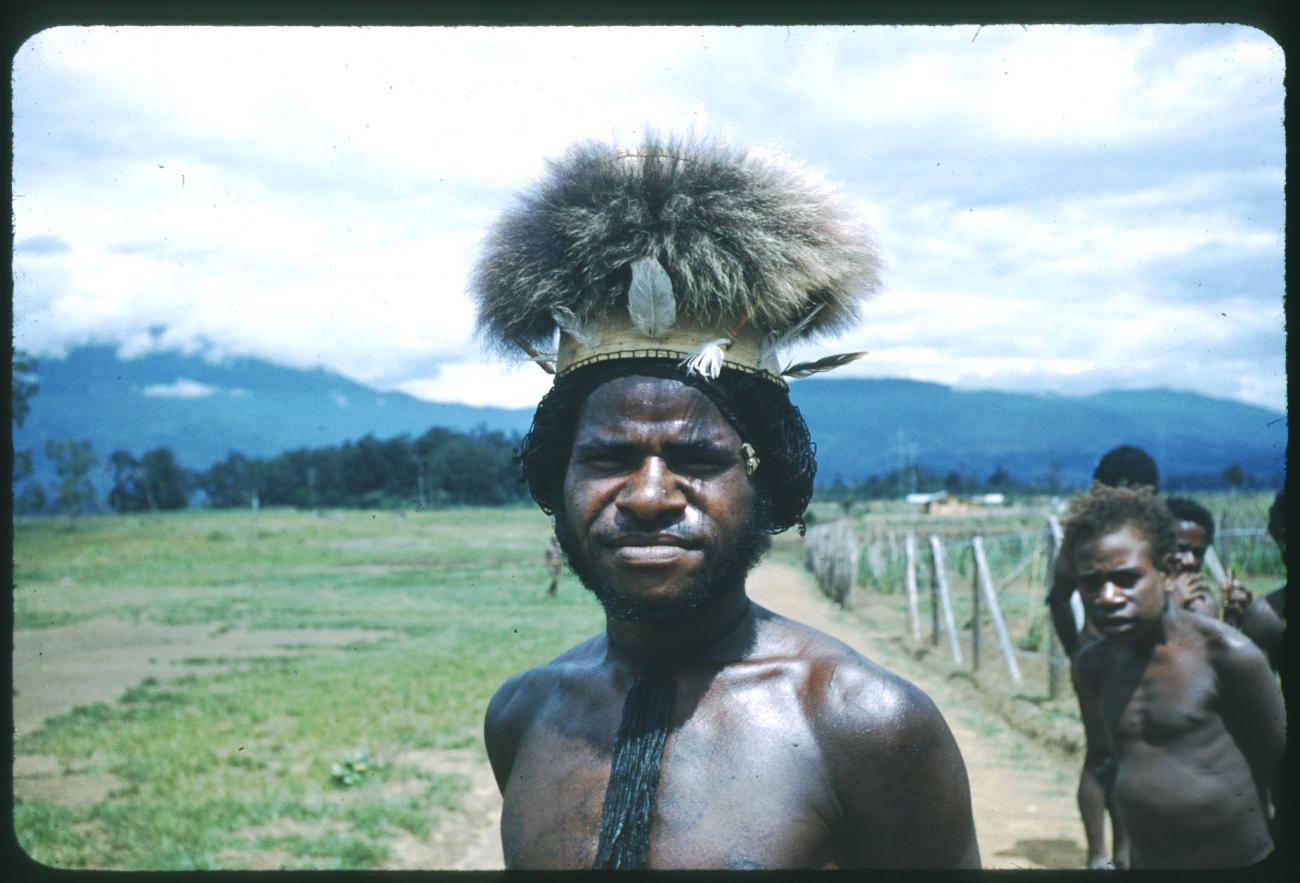 BD/209/1080 - 
Man with headdress
