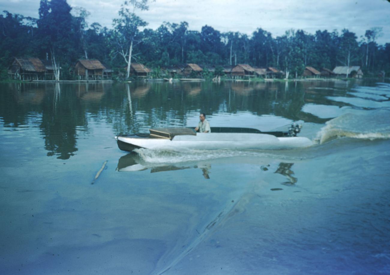 BD/209/2054 -
Motorboot