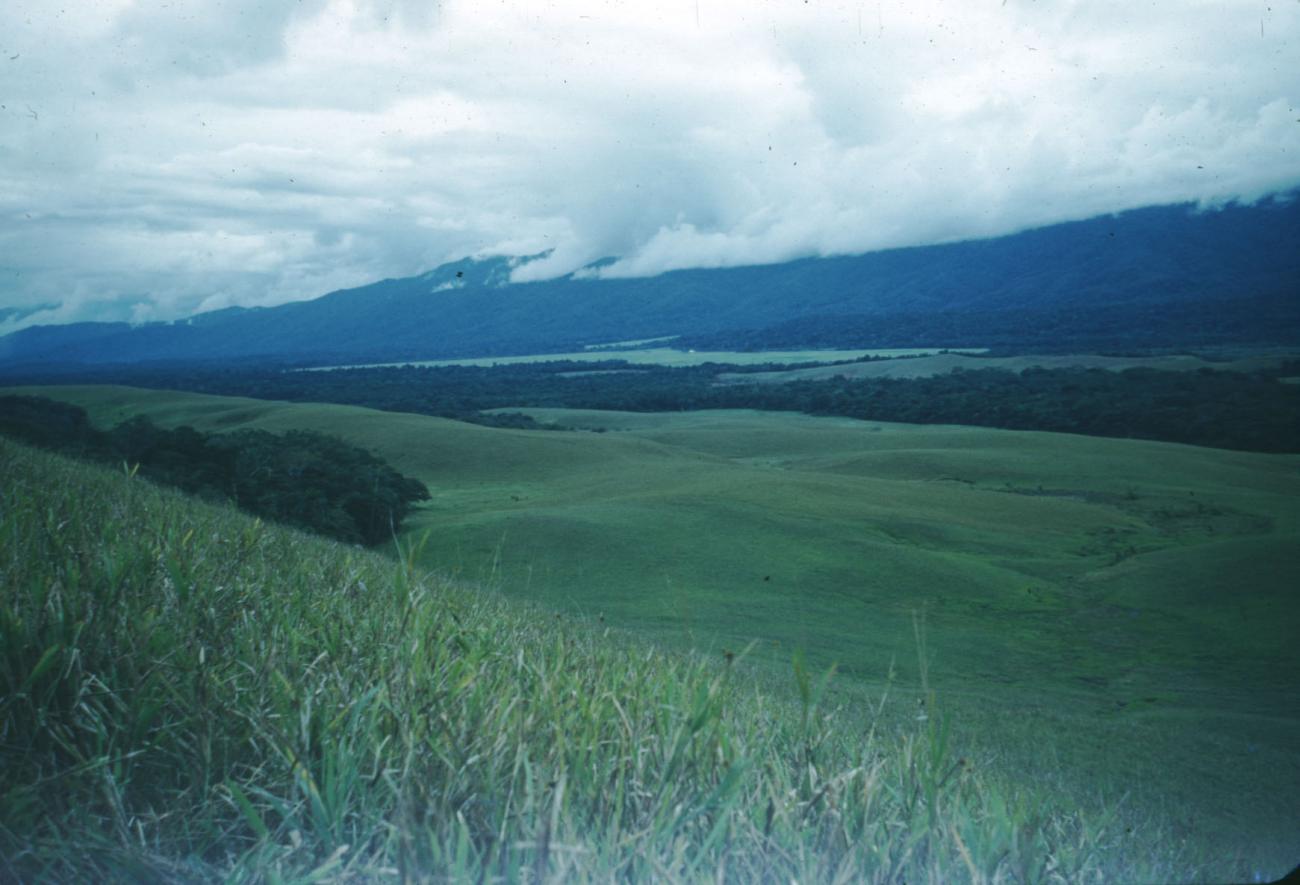 BD/209/2085 - 
Valley with river
