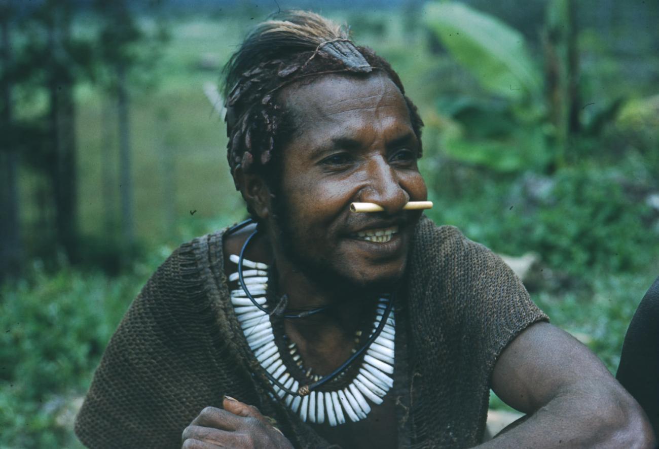 BD/209/2121 -
Man with nose ornament