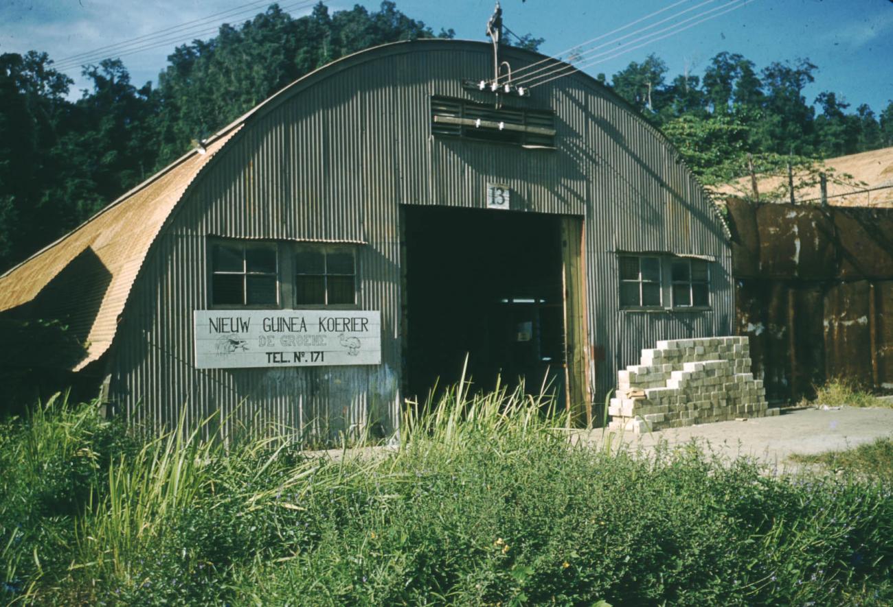 BD/209/6058 -
Quonset in een Koloniale nederzetting