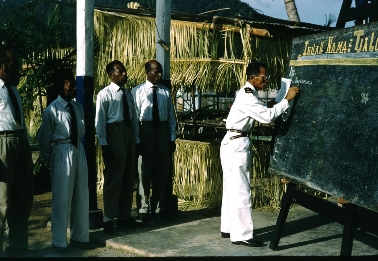 BD/209/7066 - 
Verkiezingen Nieuw Guinea Raad
