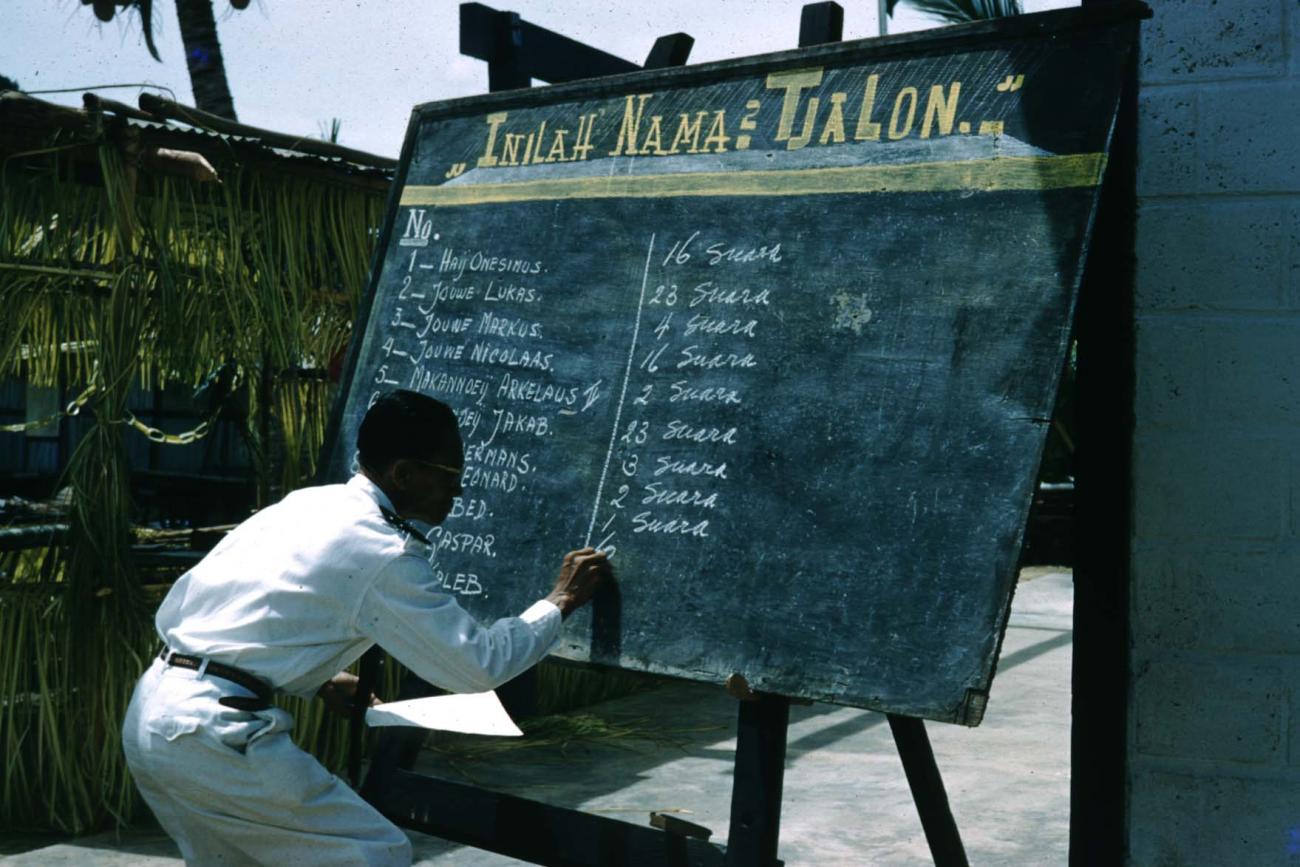BD/209/7076 - 
Verkiezingen Nieuw Guinea Raad

