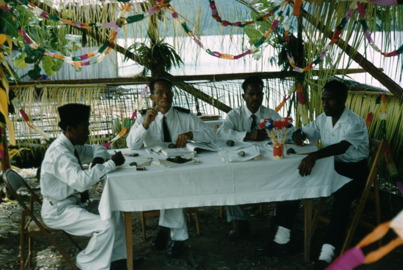 BD/209/7089 - 
Verkiezingen Nieuw Guinea Raad
