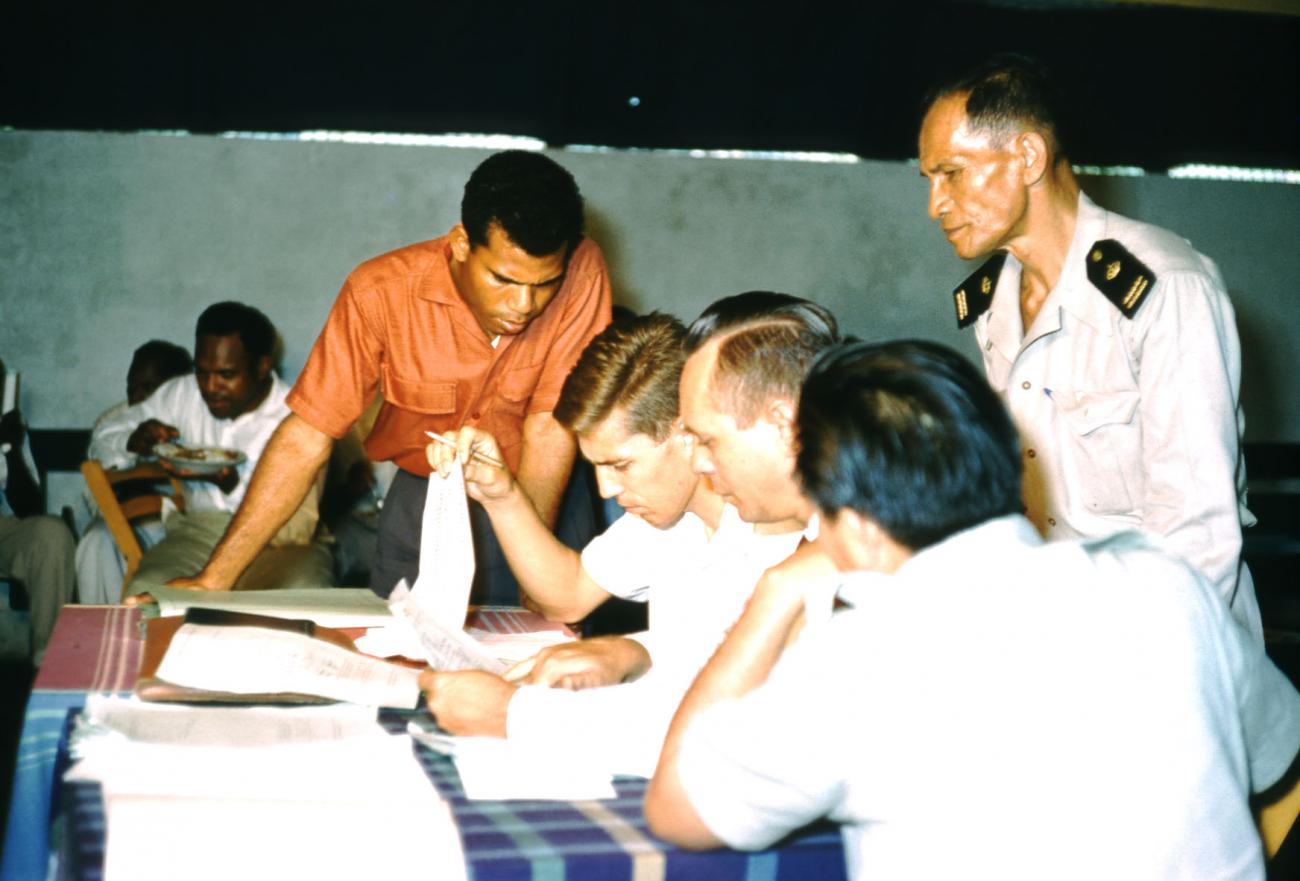 BD/209/7100 - 
Verkiezingen Nieuw Guinea Raad
