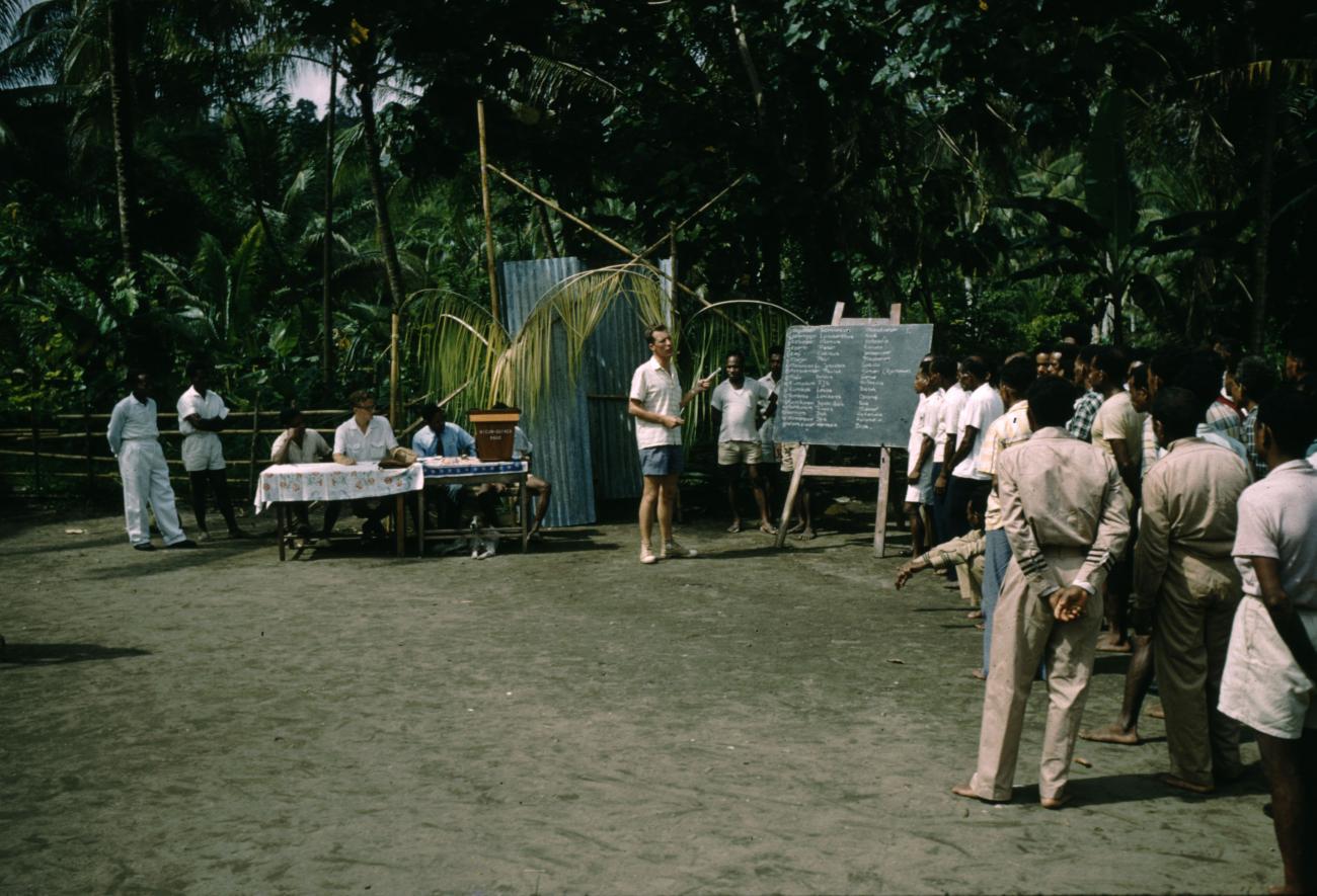 BD/209/7106 - 
Verkiezingen Nieuw Guinea Raad
