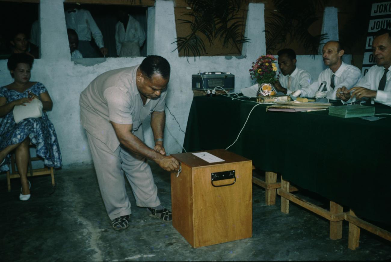 BD/209/7126 - 
Verkiezingen Nieuw Guinea Raad
